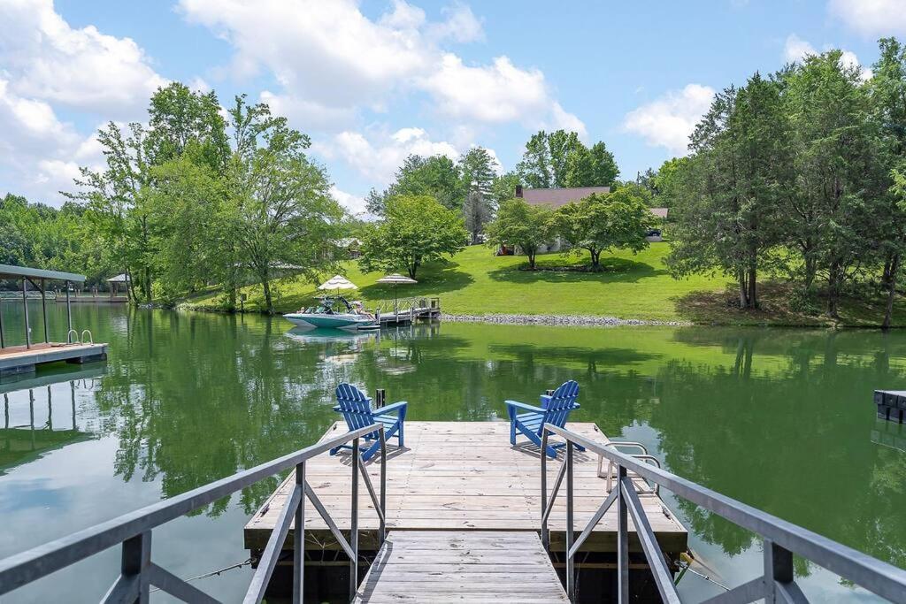 Rustic Cabin, Dock, Firepit, Kayaks & Games Winchester Экстерьер фото