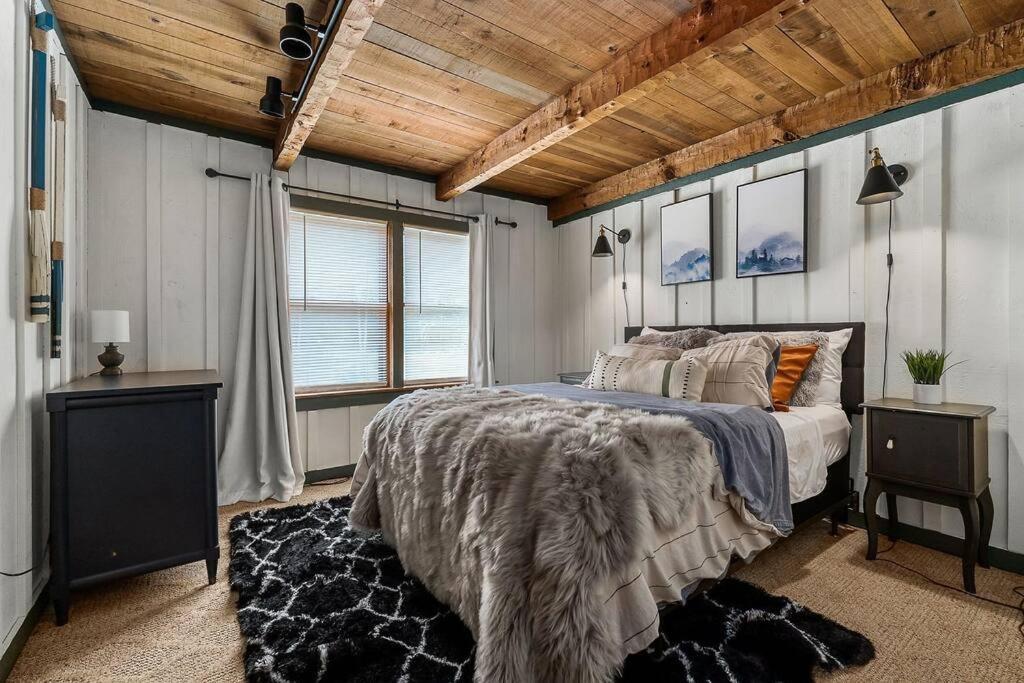 Rustic Cabin, Dock, Firepit, Kayaks & Games Winchester Экстерьер фото