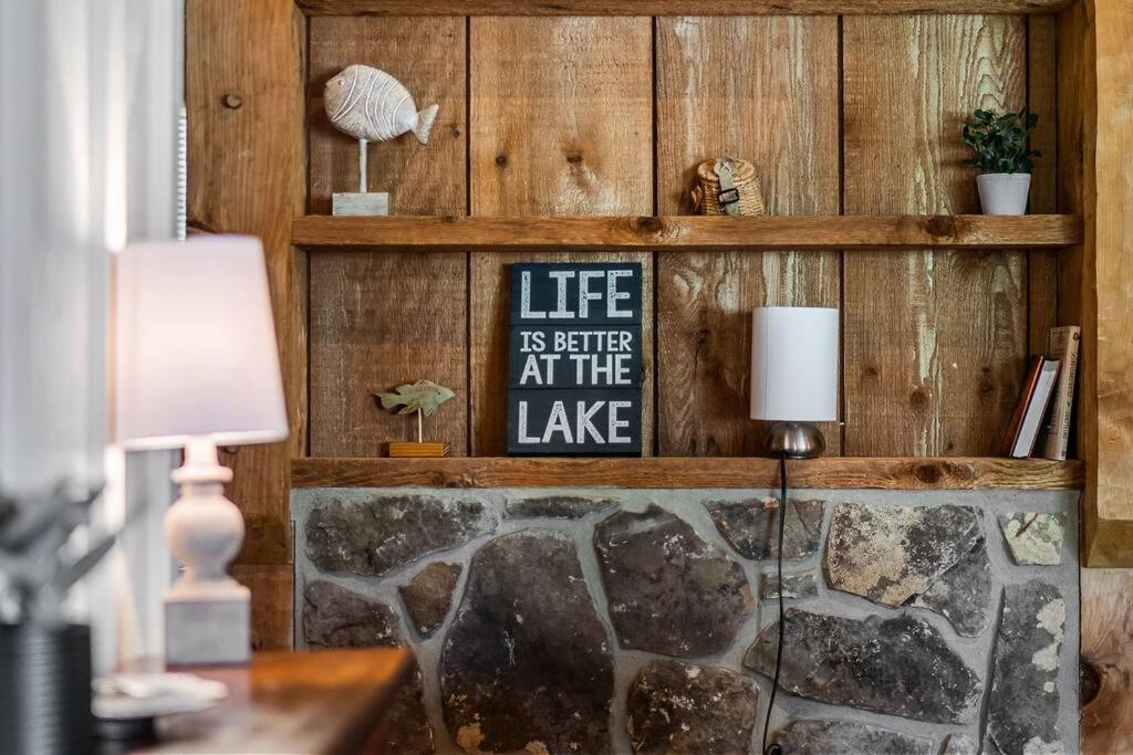 Rustic Cabin, Dock, Firepit, Kayaks & Games Winchester Экстерьер фото