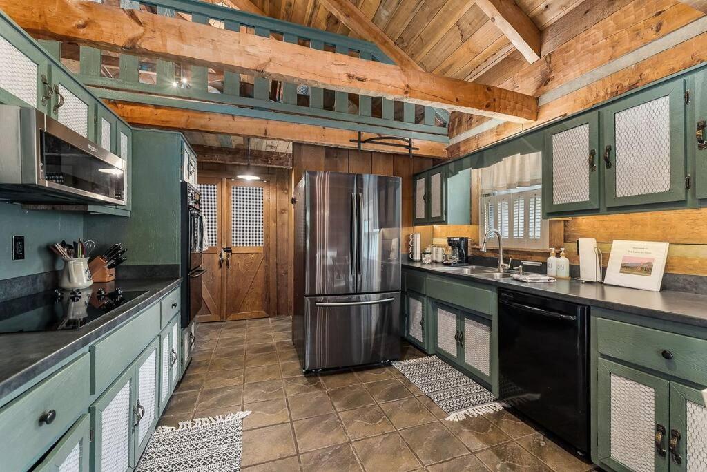 Rustic Cabin, Dock, Firepit, Kayaks & Games Winchester Экстерьер фото