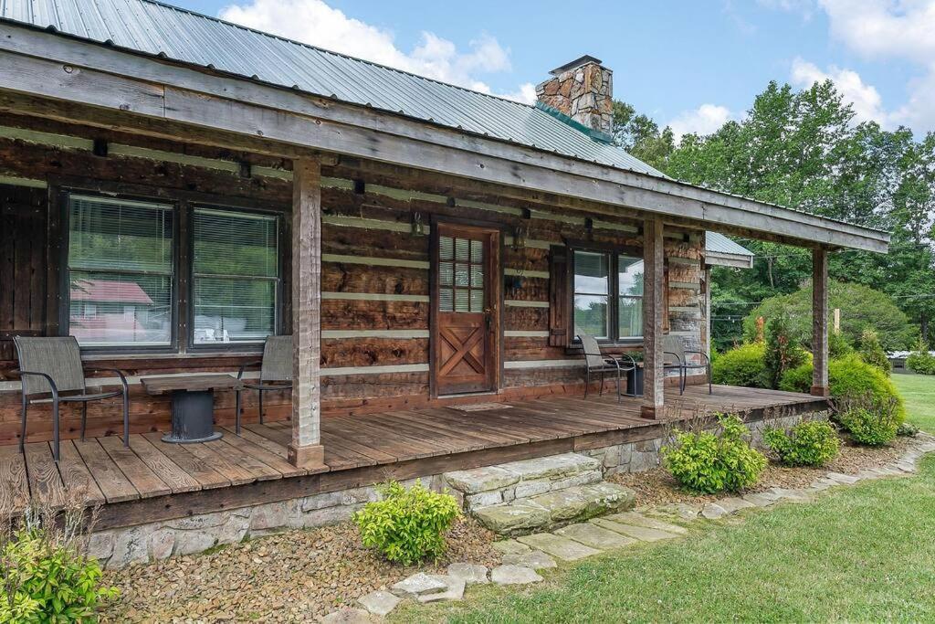 Rustic Cabin, Dock, Firepit, Kayaks & Games Winchester Экстерьер фото