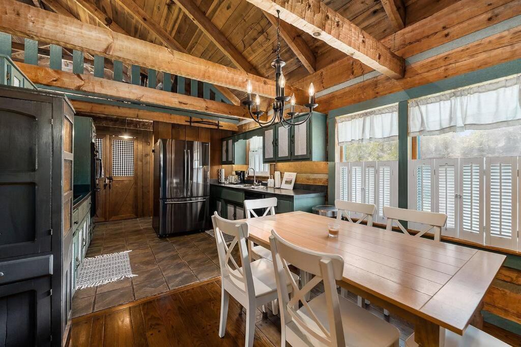 Rustic Cabin, Dock, Firepit, Kayaks & Games Winchester Экстерьер фото
