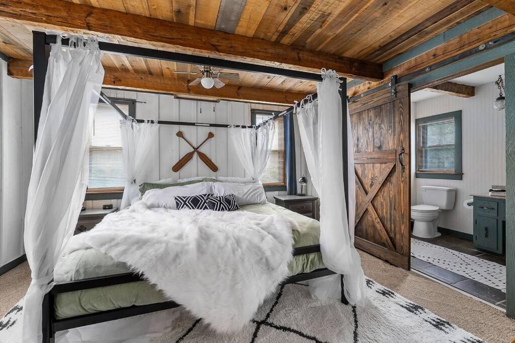 Rustic Cabin, Dock, Firepit, Kayaks & Games Winchester Экстерьер фото