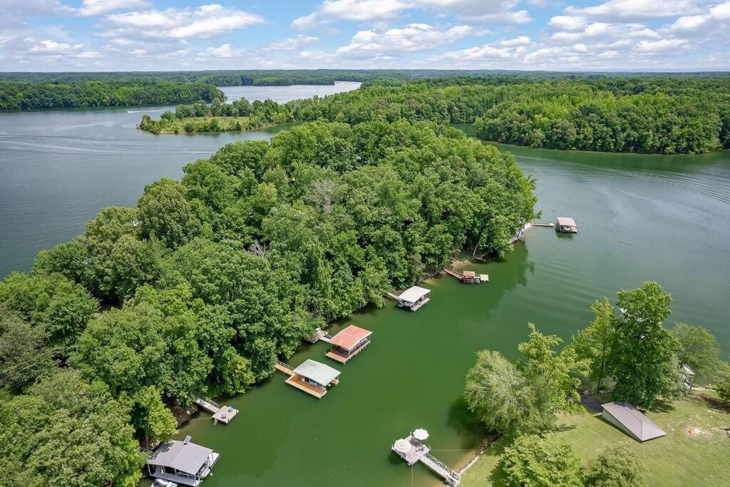 Rustic Cabin, Dock, Firepit, Kayaks & Games Winchester Экстерьер фото