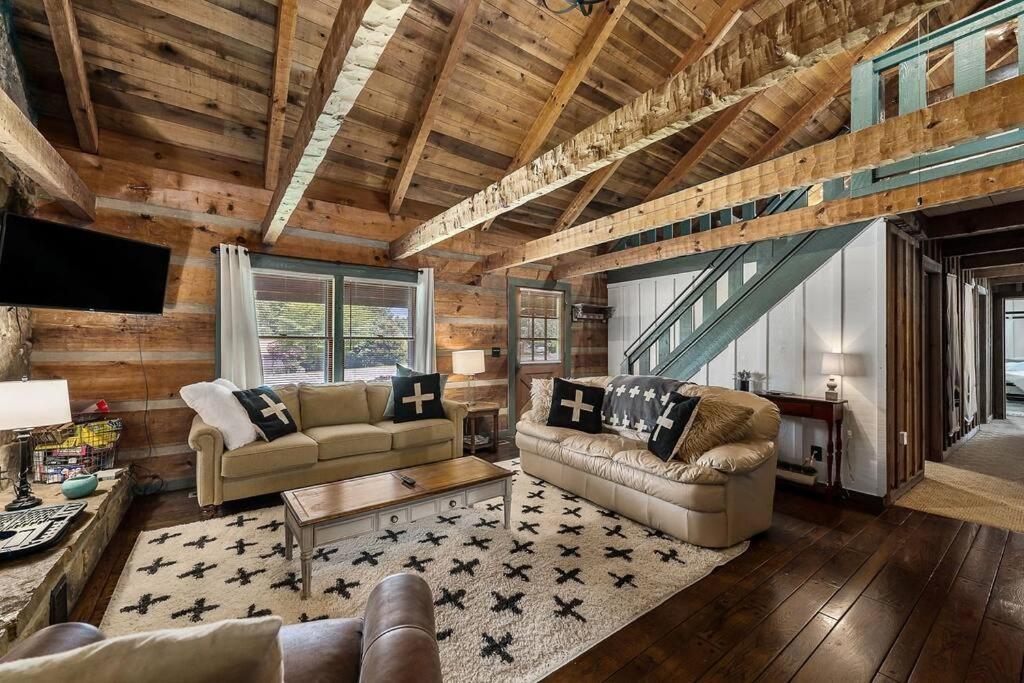 Rustic Cabin, Dock, Firepit, Kayaks & Games Winchester Экстерьер фото